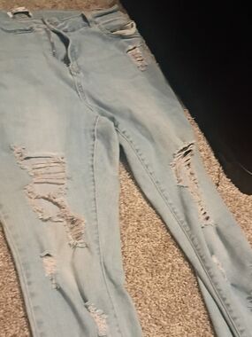Women’s Light Blue Skinny Ripped Jeans
